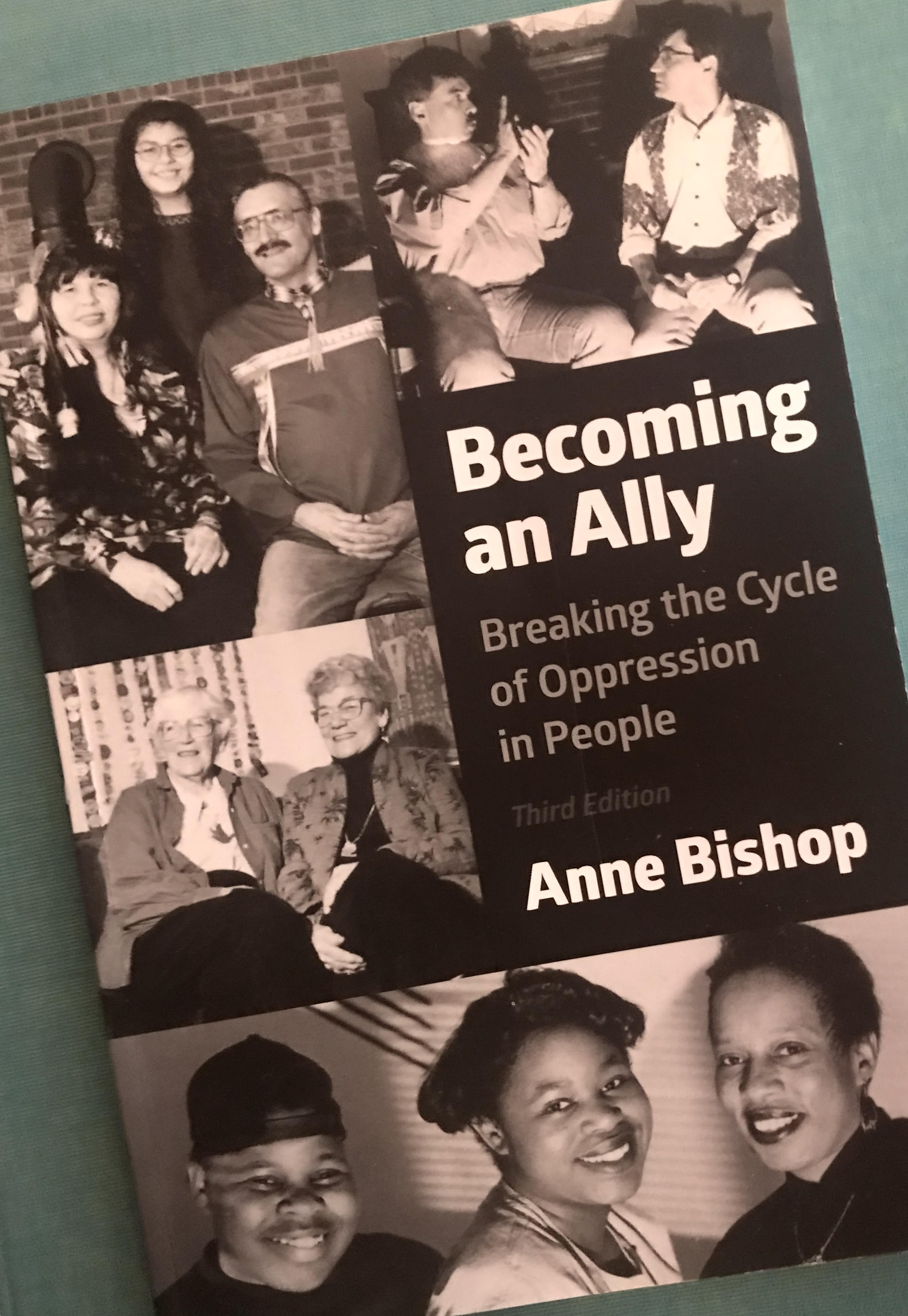 Foto av bokens framsida, formgiven med svartvita fotografier av människor. "Becoming an Ally Breaking the Cycle of Oppression in People Third Edition Anne Bishop